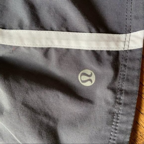 Lululemon Tracker Short II *2-way Stretch size 2 - Picture 8 of 10
